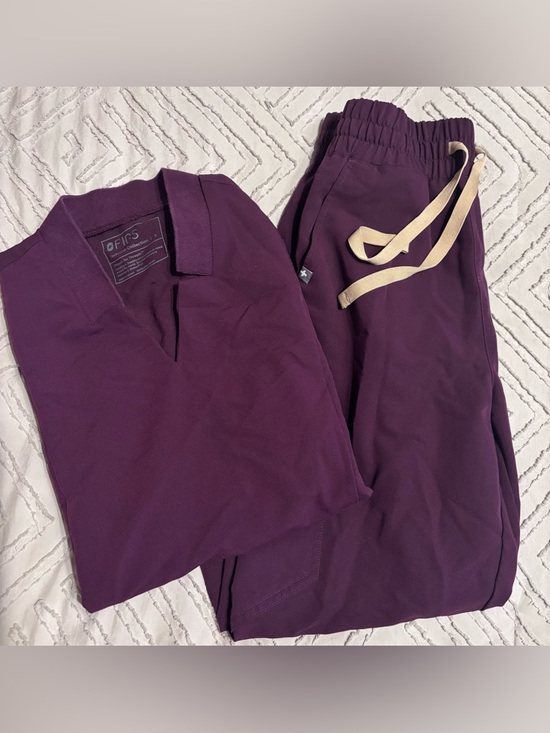 Figs Other - Figs Scrub Set Inala Shirt sz small and Joggers sz XS